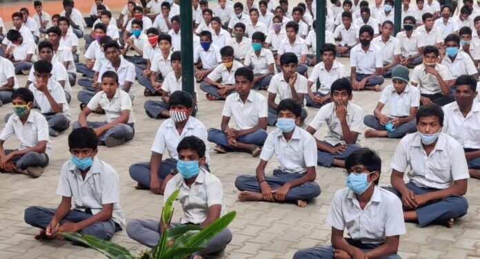 ஆன்லைன் கேம் விளையாட்டின் மூலம் ஏற்படும் உயிர்சேதம் பண இழப்பு பற்றி விழிப்புணர்வு