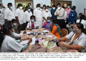 வேளாங்கண்ணி பேரூராட்சியில் கலைஞரின் வருமுன் காப்போம் திட்டத்தின் மாபெரும் சிறப்பு மருத்துவ முகாமினை மாவட்ட ஆட்சித்தலைவர் டாக்டர்.அ.அருண்தம்புராஜ்  இன்று  தொடங்கி வைத்தார்.