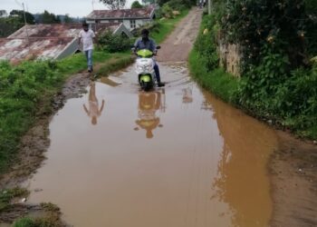 காலை தீபம் நாளிதழ் செய்தி எதிரொலி !! பல ஆண்டுகளாக போடாமல் இருந்த கொடைக்கானல் குறிஞ்சி ஆண்டவர் கோயில் ரோடு அமைக்கும் பணி தீவிரம்!!