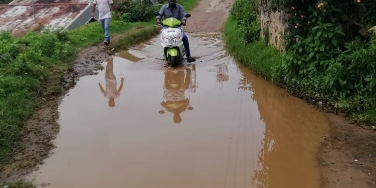 காலை தீபம் நாளிதழ் செய்தி எதிரொலி !! பல ஆண்டுகளாக போடாமல் இருந்த கொடைக்கானல் குறிஞ்சி ஆண்டவர் கோயில் ரோடு அமைக்கும் பணி தீவிரம்!!
