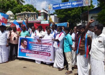 விவசாயிகளைப் பாதிக்கும் மத்திய அரசின் 3 வேளாண் சட்டங்களை திரும்பப் பெற வலியுறுத்தி வேதாரண்யத்தில் விடுதலை சிறுத்தைகள் கட்சியினர் கண்டன ஆர்ப்பாட்டம்.