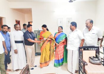 தூத்துக்குடி நாசரேத் திருமண்டல “லே” செயலர் கிப்சன் மற்றும் திருமண்டல நிர்வாகிகள்  கனிமொழி எம்பியுடன் சந்திப்பு