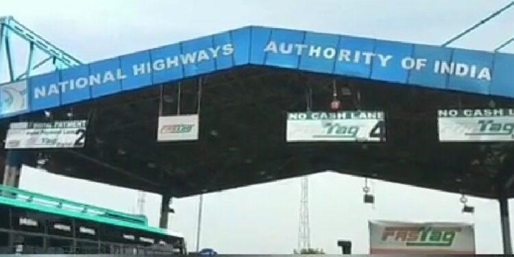 திண்டுக்கல் மாவட்டம் கொடை ரோடு சுங்கச்சாவடியை அடித்து நொறுக்கிய தென்னிந்திய பார்வர்டு பிளாக் கட்சியினர் – போலீசார் தீவிர விசாரணை