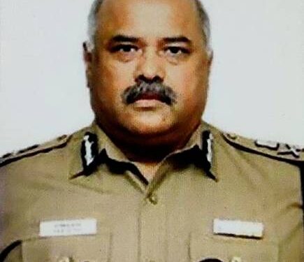 பெண் ஐ பி எஸ் அதிகாரிக்கு பாலியல் தொல்லை அளித்ததாக தொடரப்பட்ட வழக்கை விழுப்புரம் நீதிமன்றம் விசாரிக்க தடை கோரிய மனுவை சென்னை உயர்நீதிமன்றம் தள்ளுபடி செய்து உத்தரவிட்டுள்ளது