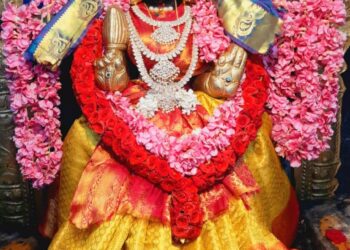 திருவிக நகர் சக்தி பீடத்தில் தீபாவளி வணிகம் சிறக்க குங்கும அர்ச்சனை வழிபாடு