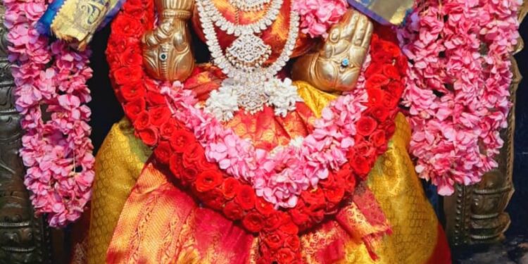 திருவிக நகர் சக்தி பீடத்தில் தீபாவளி வணிகம் சிறக்க குங்கும அர்ச்சனை வழிபாடு