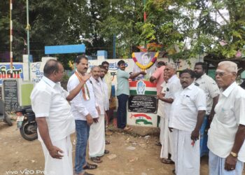 முன்னாள் இந்திய பிரதமர் இந்திரா காந்தி நினைவு தினம் கடையநல்லூர் நகர காங்கிரஸ் கமிட்டி சார்பில் மரியாதை செலுத்தப்பட்டது