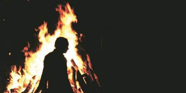 தூத்துக்குடியில் பிணம் என்றால் வாயைப் பிளக்கும் மனிதர்கள்! எறிவூட்டும் மின் மயானத்தில் நடக்கும் அதிர்ச்சியூட்டும் சம்பவம்.