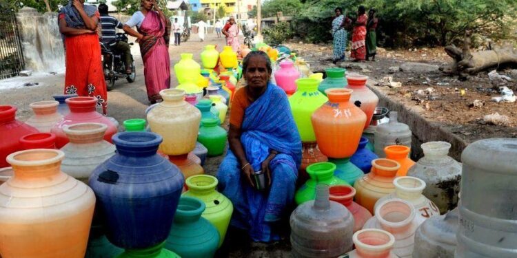 வேதாரண்யம் நகராட்சி பகுதியில் கொள்ளிடம் கூட்டு குடிநீர் விநியோகத்தில்  அடிக்கடி ஏற்படும் தடைகளை சீர் செய்ய பொதுமக்கள் கோரிக்கை
