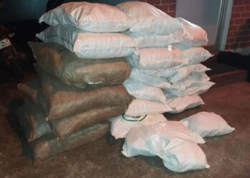 மைசூரிலிருந்து கடத்திவந்த 2 லட்‌‌‌சம் மதிப்புள்ள குட்கா பறிமுதல் இருவர் கைது