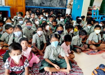 வேதாரண்யம் அருகே உள்ள தகட்டூர் இராமகோவிந்தன்காடு அரசு தொடக்கப்பள்ளியில் 80   மாணவர்களுடன் ஒரு ஆசிரியர் பணி புரியும் பள்ளிக்கு உடனடியாக மாணவர்கள் நலன் கருதி ஆசிரியர் நியமனம் செய்ய வேண்டும் என பெற்றோர்கள் அரசுக்கு கோரிக்கை