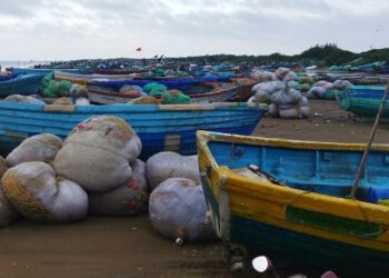 குறைந்த காற்றழுத்த தாழ்வு நிலைகாரணமாக வேதாரண்யம் பகுதி மீனவர்கள் 3வது நாளாக மீன்பிடிக்கக் கடலுக்கு செல்லவில்லை