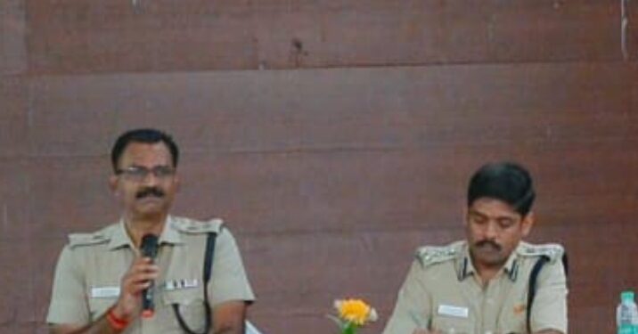 சூரசம்ஹார விழா பாதுகாப்பு ஏற்பாடுகள் குறித்து டிஐஜி மற்றும் எஸ்பி தலைமையில் ஆலோசனை கூட்டம்