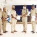 சிறப்பாக பணியாற்றிய காவல் ஆய்வாளர் உட்பட 19 காவல்துறையினருக்கு, மாவட்ட காவல் கண்காணிப்பாளர் எஸ். ஜெயக்குமார் வெகுமதி