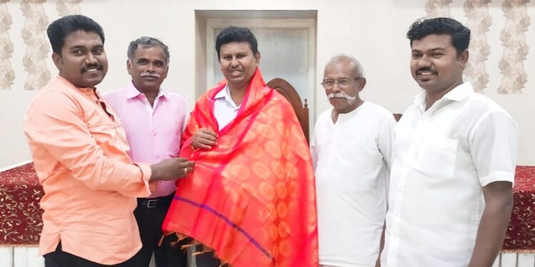 தூத்துக்குடி நாசரேத் திருமண்டல “லே” செயலாளர் கிப்ட்சன்-ஐ  கேவிகே நகர் சேகர கமிட்டி அங்கத்தினர்கள் சார்பாக நேரில் சந்திப்பு