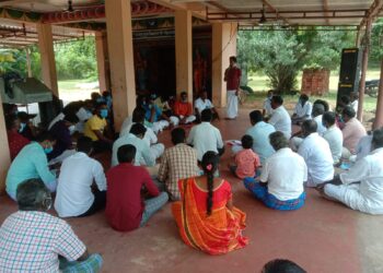 புஷ்பவனம் கிராம பகுதிகளில் உள்ள 500க்கும் மேற்பட்ட உப்பு நீர் இறால் குட்டைகளை அகற்ற கிராம மக்கள் தீர்மானம் .