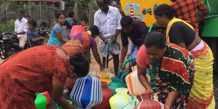 வேதாரண்யத்திற்கு உட்பட்ட 21வார்டுகள் மற்றும் 36 ஊராட்சிகளில் டேங்கர் மூலம் தண்ணீர் சப்ளை – பொதுமக்கள் மகிழ்ச்சி