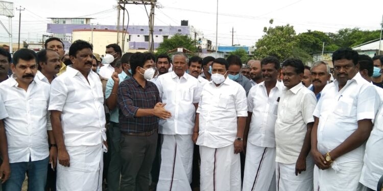 மழை வெள்ளம் இருந்தாலும் சிறப்பு பேருந்துகள் தடையின்றி இயக்கப்படும் என நெல்லையில் அமைச்சர் ராஜகண்ணப்பன் தெரிவித்தார்