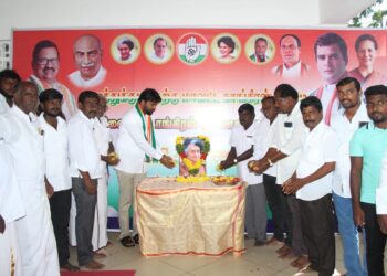 இந்திரா காந்தியின் 104 ஆவது பிறந்தநாள் விழா: ஸ்ரீவை தொகுதி சட்டமன்ற உறுப்பினர் ஊர்வசி அமிர்தராஜ் தலைமையில் வெகு சிறப்பாக கொண்டாடப்பட்டது.