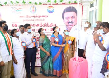 இந்திரா காந்தியின் 104 ஆவது பிறந்தநாள் விழா: ஸ்ரீவை தொகுதி சட்டமன்ற உறுப்பினர் ஊர்வசி அமிர்தராஜ் தலைமையில் வெகு சிறப்பாக கொண்டாடப்பட்டது.