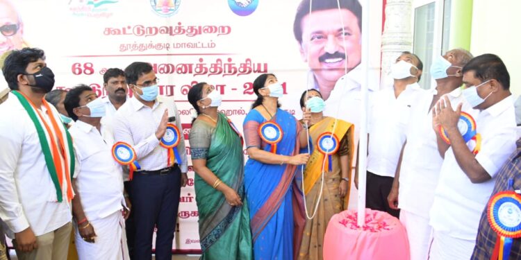 இந்திரா காந்தியின் 104 ஆவது பிறந்தநாள் விழா: ஸ்ரீவை தொகுதி சட்டமன்ற உறுப்பினர் ஊர்வசி அமிர்தராஜ் தலைமையில் வெகு சிறப்பாக கொண்டாடப்பட்டது.