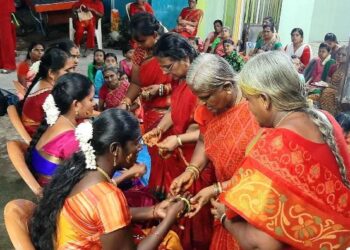 திருச்செந்தூரில் ஆதிபராசக்தி வழிபாட்டு மன்றம் சார்பில் கிராம நல வழிபாடு