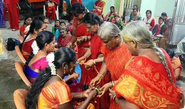 திருச்செந்தூரில் ஆதிபராசக்தி வழிபாட்டு மன்றம் சார்பில் கிராம நல வழிபாடு