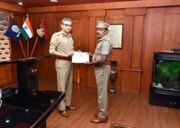 ஆட்டோவில் பயணி தவறவிட்ட லேப்டாப்பை மீட்டு உரியவரிடம் ஒப்படைத்த நுங்கம்பாக்கம் காவல் ஆய்வாளர் – ஆணையாளர் நேரில் அழைத்துப் பாராட்டி வெகுமதி