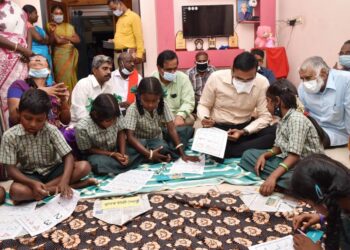 நாகப்பட்டினம் மாவட்டம் பாலையூர் ஊராட்சி அழிஞ்சமங்களம் கிராமத்தில் இல்லம் தேடிக் கல்வி மையத்தினை மாவட்ட ஆட்சியர் டாக்டர் அருண்தம்புராஜ் தொடங்கி வைத்தார்.