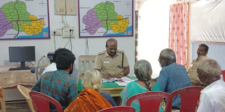 தூத்துக்குடி மாவட்டம் முழுவதும் பொதுமக்களின் மனுக்களுக்கு தீர்வு காணும் வகையில் மனு விசாரணை சிறப்பு முகாம் (Petition Mela) நடைபெற்றது. எஸ் பி ஜெயக்குமார் நடவடிக்கையால் பொதுமக்கள் மகிழ்ச்சி!