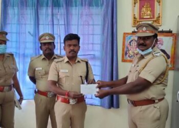 திருட்டு வழக்கில் ஈடுபட்டு வந்த குற்றவாளிகளை பிடித்த  சிறப்பு எஸ்ஐக்கு மாவட்ட எஸ்பி பாராட்டு