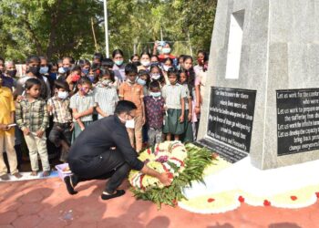 சுனாமி 17வது நினைவு தினம் – மாவட்ட ஆட்சியர் டாக்டர் அருண்தம்புராஜ் மலர்வளையம் வைத்து அஞ்சலி