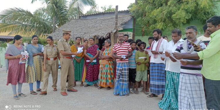பெண்கள் மற்றும் குழந்தைகள் பாதுகாப்பு குறித்தும் சைபர் கிரைம் குற்றங்கள் குறித்து விழிப்புணர்வு ஏற்படுத்திய திருநெல்வேலி மாவட்ட காவல்துறையினர்