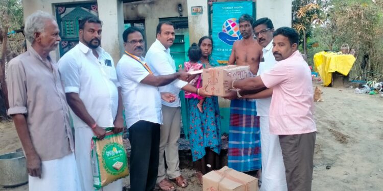 வேதாரண்யம் ரோட்டரி சங்கம் சார்பில் குடும்பத்திற்கு  ரூ. 10000/-மதிப்பில்  நிதி மளிகை அரிசி உணவுப் பொருட்கள்