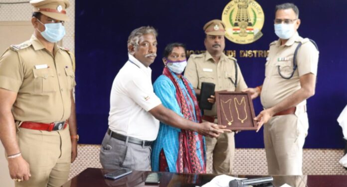 தூத்துக்குடியில் பெண்ணிடம் பறிக்கப்பட்ட 3½ பவுன் தங்கசெயின்கள் மீட்பு
