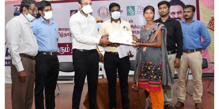 தனியார்துறை வேலைவாய்ப்பு முகாம்  ஆயிரத்து 214 நபர் பணிக்கு தேரவு