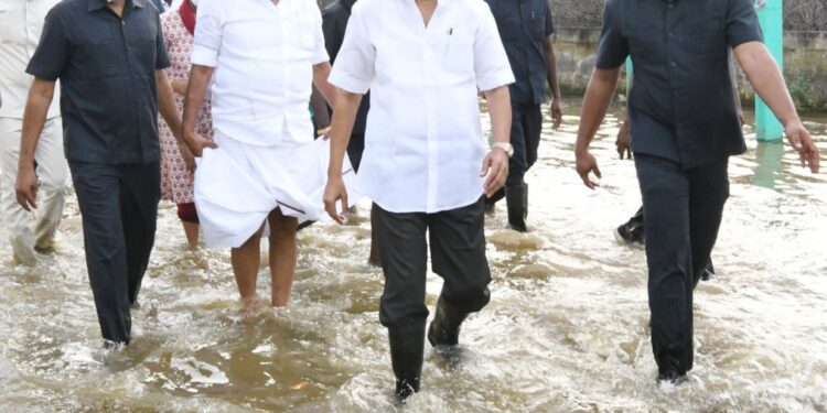 தூத்துக்குடி மாநகராட்சி பகுதிகளில் கனமழையால் பாதிக்கப்பட்ட இடங்களை முதல்வர் மு.க.ஸ்டாலின் நேரில் பார்வை