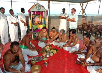 முன்னாள் முதல்வர் ஜெ. ஜெயலலிதா அவர்களுக்கு ஐந்தாம் ஆண்டு தர்ப்பணம் கொடுத்த முன்னாள் அமைச்சர் ஓ எஸ் மணியன்