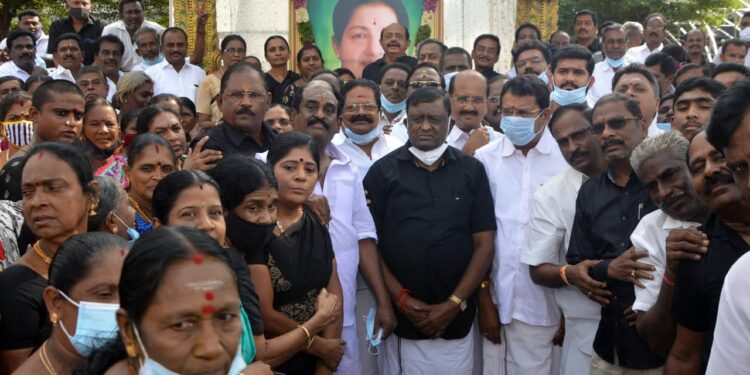 ஜெயலலிதாவின் 5ம் ஆண்டு நினைவு நாள் ஈரோட்டில் அ.தி.மு.க.,வினர் அஞ்சலி