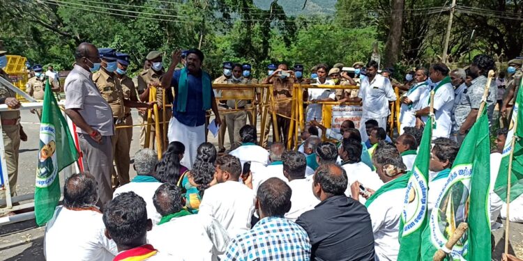 தேனி மாவட்டம் முல்லை பெரியார் அணை காக்க ஐந்து மாவட்ட விவசாய சங்கம் போராட்டம்