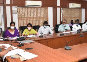 நாகப்பட்டினம் மாவட்ட ஆட்சியர் அலுவலகத்தில் வேளாண்மை மற்றும் உழவர் நலத்துறையின் திட்டங்கள் தொடர்பான ஆய்வு கூட்டம்