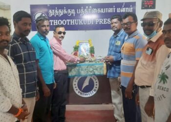 பாரதியார் பிறந்த நாள் விழா: தூத்துக்குடி பத்திரிகையாளர் மன்றம் சார்பில் மலர் தூவி மரியாதை