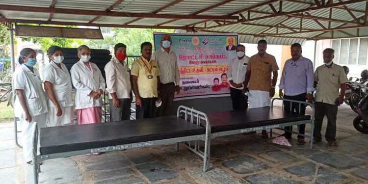 ரோட்டரி கிளப் சார்பில் வேதாரண்யம் அரசு மாவட்ட தலைமை மருத்துவமனைக்கு ரூ. 1லட்சத்து 70 ஆயிரம் மதிப்பிலான படுக்கைகள் வழங்கல்