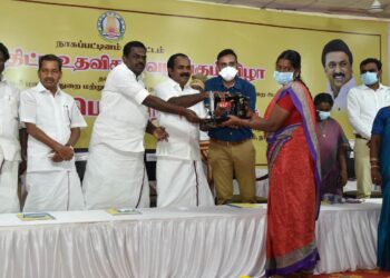 நாகப்பட்டினம் மாவட்டம் இ.ஜி.எஸ்.பிள்ளை கல்லூரி அரங்கத்தில் அமைச்சர் சிவ.வீ.மெய்யநாதன் தலைமையில்  நலத்திட்ட உதவிகள் வழங்கும் விழா