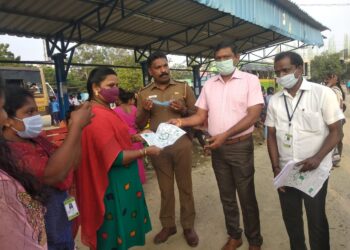 தூத்துக்குடி பழைய பேருந்து நிலையத்தில் பெண் குழந்தைகள் பாதுகாப்பு விழிப்புணர்வு பிரச்சாரம்