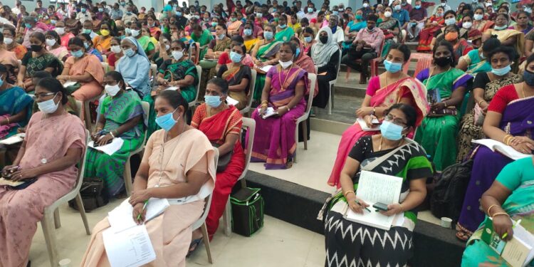 நெல்லையில் பள்ளிகளில் தீவிர கண்காணிப்பு மாணவர்கள் ஆசிரியர்கள் நல்லுறவு அவசியம் மாநகர காவல் ஆணையாளர் செந்தாமரைக்கண்ணன் பேச்சு