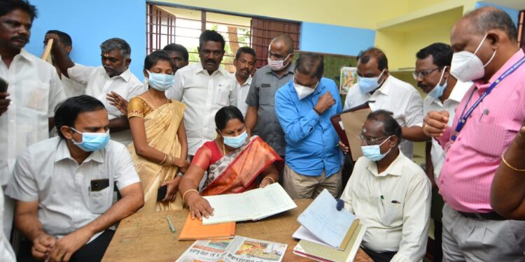 மானூர் அரசு ஆதிதிராவிடர் மாணவர் விடுதியில் அமைச்சர் கயல்விழி செல்வராஜ் ஆய்வு