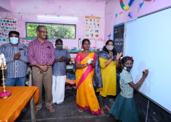 ஸ்டெர்லைட் நிறுவனத்தின் மூலம் ராஜாவின்கோவில் தொடக்கப்பள்ளியில் ஸ்மார்ட் வகுப்பறை