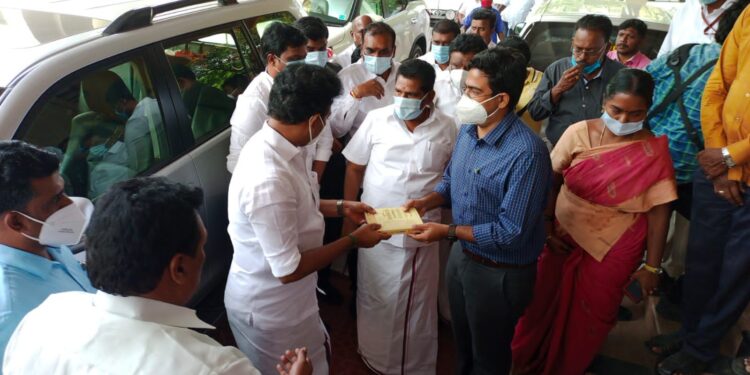 பள்ளிக் கல்வி அதிகாரிகளுடன் அமைச்சர் அன்பில் மகேஷ் பொய்யாமொழி ஆலோசனை சபாநாயகர் அமைச்சர் பங்கேற்பு