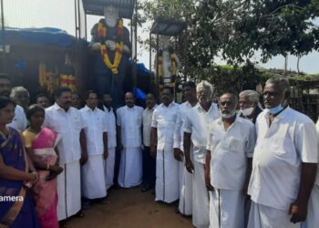 வேதாரண்யம் நகரம் ராஜாஜி பூங்கா பெரியார் சிலைக்கு சட்ட பேரவை முன்னாள் உறுப்பினர்  என் வி காமராஜ் மாலை அணிவித்து மரியாதை